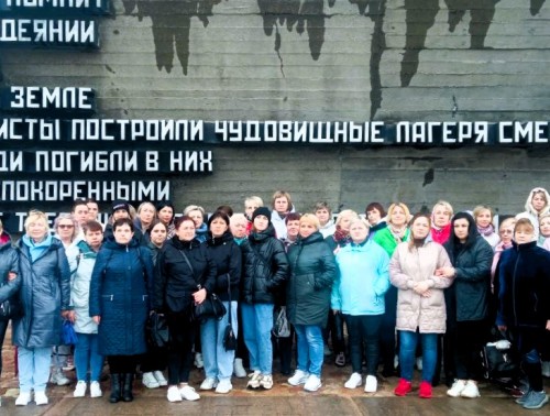 Гродненские медики открыли новый туристический сезон с посещения объектов, посвященных Великой Отечественной войне