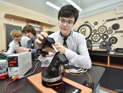 КАКОЕ ОТНОШЕНИЕ ИМЕЕТ ПРОФСОЮЗ К СОЗДАНИЮ КОСМИЧЕСКОЙ ЛАБОРАТОРИИ В ОДНОЙ ИЗ БЕЛОРУССКИХ КОЛ 