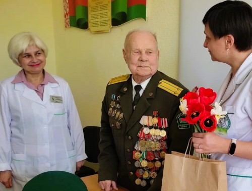 Уникальную возможность услышать из первых уст о Великой Отечественной войне получили молодые работники 4-й поликлиники Гродно