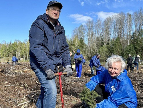 ОКОЛО 5 ТЫС. СОСЕН И ЕЛЕЙ ВЫСАДИЛИ ПРОФСОЮЗЫ ОБЛАСТИ В ЩУЧИНСКОМ ЛЕСХОЗЕ