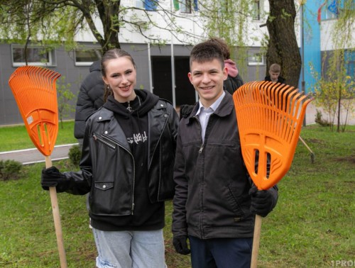 ЗАЧЕМ ЖДАТЬ СУББОТЫ? СТУДЕНТЫ ПРОФСОЮЗНОГО УНИВЕРСИТЕТА «МИТСО» УЖЕ НАВЕЛИ ЧИСТОТУ НА ТЕРРИТОРИИ РОДНОГО УНИВЕРСИТЕТА