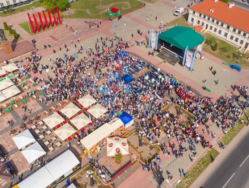 ЧЕСТВОВАНИЕ ЛУЧШИХ ТРУЖЕНИКОВ, ВЫСТАВКА ПРОФЕССИЙ, «ЗАБЕГ МИРА» И ФИТНЕС-РАЗМИНКА. КАК ОТМЕТЯТ ПЕРВОМАЙ В ГРОДНО