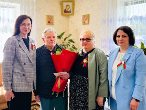 Проведать коллегу, поздравить ветерана