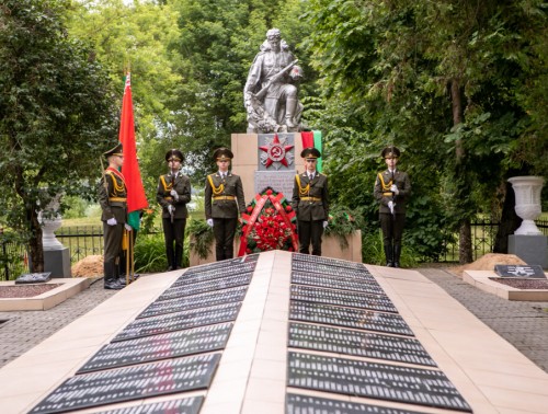 ЗРЕЛИЩНАЯ РЕКОНСТРУКЦИЯ БОЕВ В СВЕТЛОГОРСКЕ: АКЦИЯ «ДОРОГАМИ СЛАВЫ» СТАРТОВАЛА В ГОМЕЛЬСКОЙ ОБЛАСТИ 