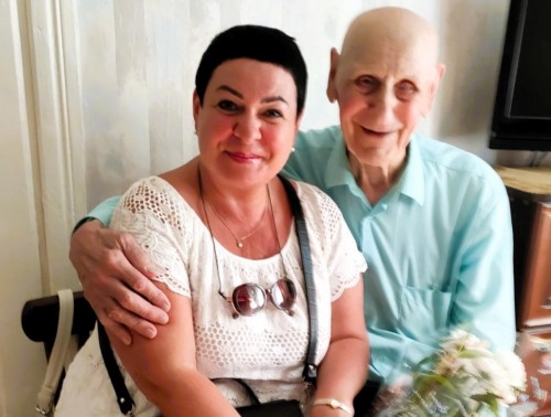 Работники 3-й поликлиники Гродно поздравили с Днем Независимости ветеранов, которые живут в зоне медобслуживания