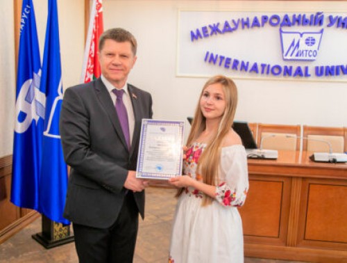 ПРЕДСЕДАТЕЛЬ ФПБ ЮРИЙ СЕНЬКО ВСТРЕТИЛСЯ С ВЫПУСКНИКАМИ «МИТСО» И ВРУЧИЛ ЛУЧШИМ ПРОФСОЮЗНЫЕ НАГРАДЫ