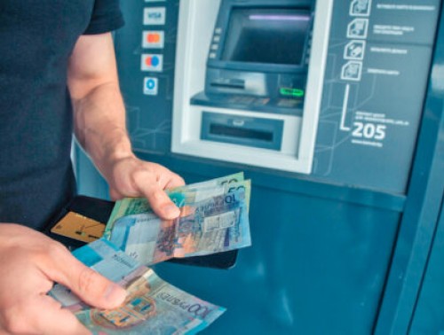 РАБОТНИКУ НЕСКОЛЬКО РАЗ ПОМОГ ПРОФСОЮЗ – СПЕРВА В СВЯЗИ С ДЛИТЕЛЬНОЙ БОЛЕЗНЬЮ, А ЗАТЕМ – ИЗ-ЗА НАРУШЕНИЯ ТРУДОВОГО ЗАКОНОДАТЕЛЬСТВА НАНИМАТЕЛЕМ