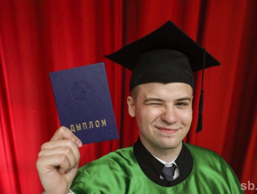 К ДИПЛОМУ ПРИЛАГАЕТСЯ. ЗАДАЛИ ЮРИСТУ ПЯТЬ НЕОЧЕВИДНЫХ ВОПРОСОВ О РАСПРЕДЕЛЕНИИ