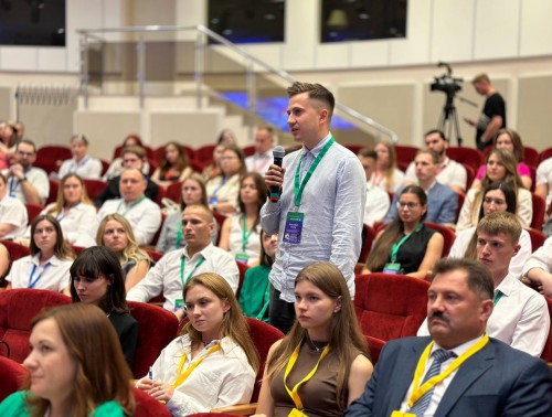 Анестезиолог-реаниматолог из Гродно Петр Масевич задал вопрос Министру здравоохранения на республиканском молодежном профсоюзном форуме