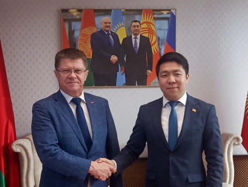 СОХРАНЕНИЕ И УКРЕПЛЕНИЕ ЗДОРОВЬЯ РАБОТНИКОВ БЕЛАРУСИ И КЫРГЫЗСТАНА – ПРЕДСЕДАТЕЛЬ ФПБ ВСТРЕТИЛСЯ С ПОСЛОМ КЫРГЫЗСКОЙ РЕСПУБЛИКИ 