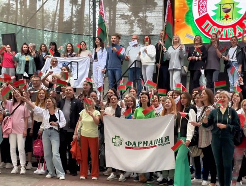 В Гродно 200 фармацевтов снялись в ролике для видеочелленджа «Беларусь – это МЫ»