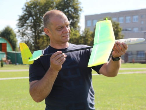 КРЫЛЬЯ НАД БЕРЕСТОВИЦЕЙ: ЖИТЕЛЬ ГРОДНЕНЩИНЫ 40 ЛЕТ ОТДАЛ АВИАМОДЕЛИРОВАНИЮ  