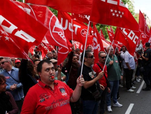 ИСПАНСКИЕ ПРОФСОЮЗЫ ТРЕБУЮТ СОКРАЩЕНИЯ РАБОЧЕГО ВРЕМЕНИ