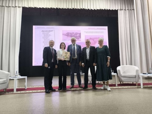 В ПРОФСОЮЗНОМ ВУЗЕ «МИТСО» СОСТОЯЛАСЬ ВСТРЕЧА С АВТОРАМИ КНИГИ «БЕЛАРУСЬ АДЗIНАЯ»