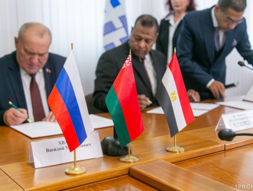 ТРЕХСТОРОННЕЕ ПАРТНЕРСТВО. СОГЛАШЕНИЕ О СОТРУДНИЧЕСТВЕ ЗАКЛЮЧИЛИ ПРОФСОЮЗЫ РАБОТНИКОВ АПК БЕЛАРУСИ, РОССИИ И ЕГИПТА