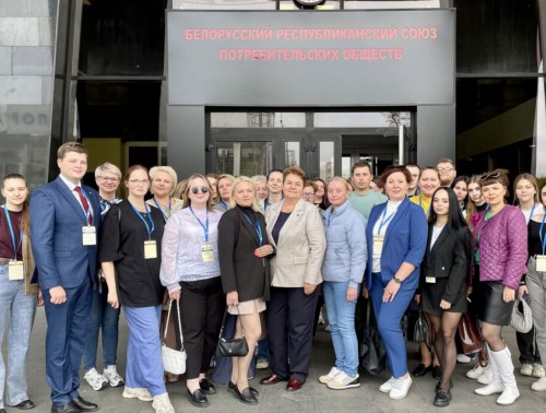 МОЛОДЕЖЬ НА ПРОФСОЮЗНЫХ КУРСАХ В «ЛОГОЙСКОМ»: РАССКАЗЫВАЕМ, ЧЕМ ЗАПОМНИЛИСЬ ДВЕ НЕДЕЛИ ОБУЧАЮЩИХ КУРСОВ