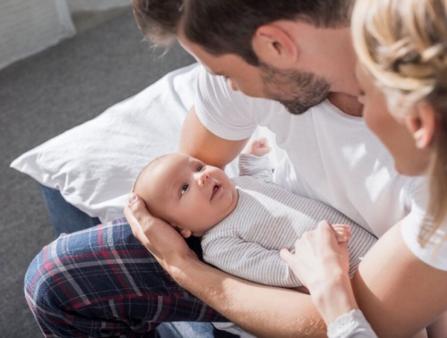НА КАКУЮ ПОМОЩЬ ОТ ГОСУДАРСТВА МОГУТ РАССЧИТЫВАТЬ РОДИТЕЛИ ПРИ РОЖДЕНИИ РЕБЕНКА?