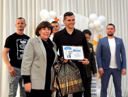 Фельдшер Слонимской ЦРБ Павел Сермяжко получил звание самого креативного папы в районе