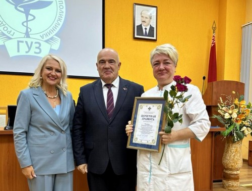 В Гродно профсоюз наградил медсестру, которая 26 лет выполняет функции общественного инспектора по охране труда