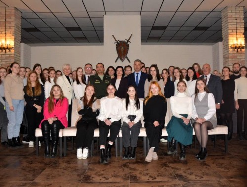 О готовности профсоюза поддержать в любой непростой ситуации напомнил Владислав Голяк молодежи Лидской ЦРБ