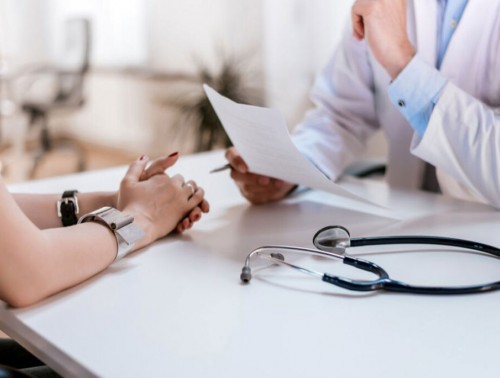 МИНЗДРАВ ОПРЕДЕЛИЛ, СКОЛЬКО ДОЛЖЕН ДЛИТЬСЯ ПЛАТНЫЙ ПРИЕМ ВРАЧЕЙ