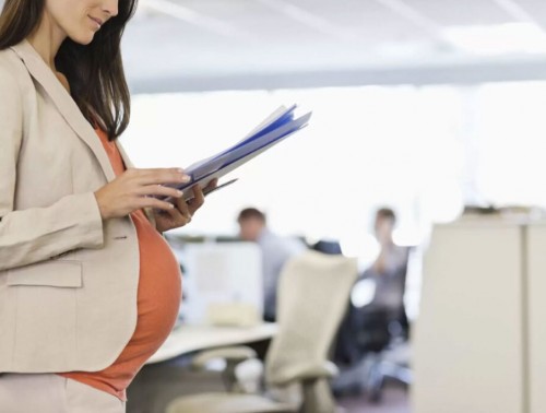 ЧТО БУДУЩИМ МАМАМ НУЖНО ЗНАТЬ О СВОИХ ТРУДОВЫХ ГАРАНТИЯХ?