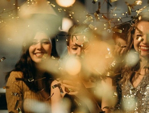 МОЖНО ЛИ ВЫЛОЖИТЬ В СОЦИАЛЬНОЙ СЕТИ ФОТО С КОРПОРАТИВА – ОТВЕЧАЕТ ЮРИСТ