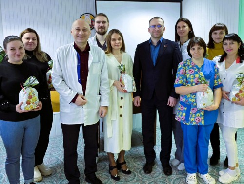 В своей заботе о работниках администрация и профком Дятловской ЦРБ уделяют особое внимание многодетным и воспитывающим детей-инвалидов