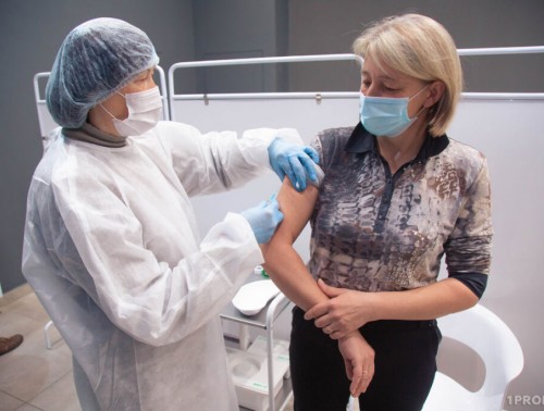 МИНЗДРАВ ПРОДЛИЛ ВАКЦИНАЦИЮ ОТ ГРИППА И COVID-19. А КАКИЕ ВИРУСЫ «ХОДЯТ» СЕЙЧАС В БЕЛАРУСИ?