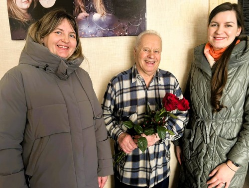 Ивьевские медики поздравили с 80-летием бывшего коллегу Николая Раковца