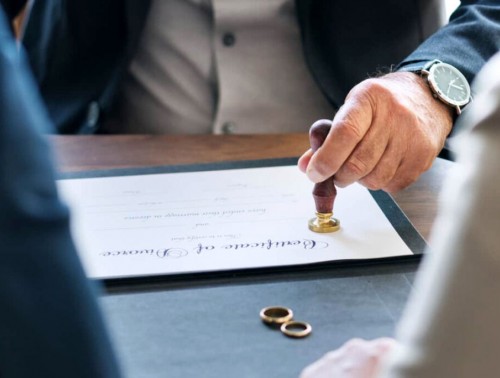 КАК СУПРУГАМ ЗАЩИТИТЬ СВОИ ПРАВА ПРИ СОСТАВЛЕНИИ БРАЧНОГО ДОГОВОРА