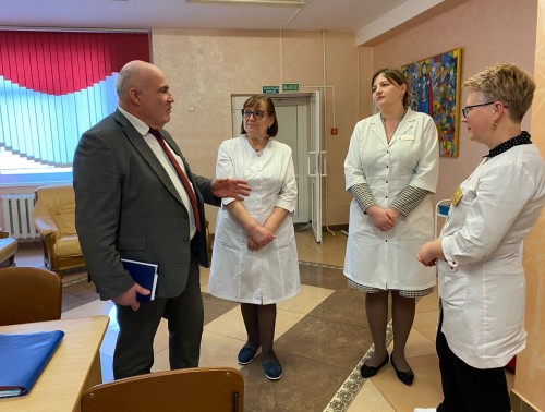 С каким настроением работают ивьевские медики и что их волнует, поинтересовался Владислав Голяк во время посещения райбольницы