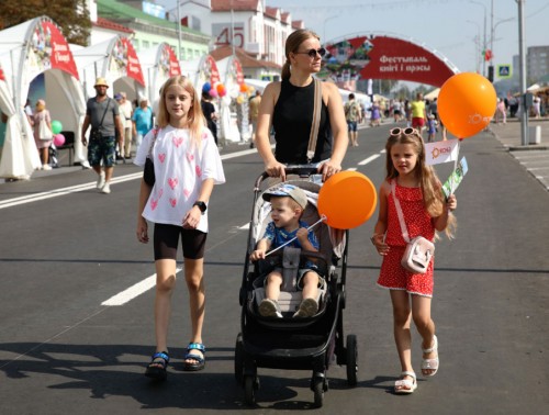 КАРЬЕРИСТКА И СУПЕРМАМА: КАК В БЕЛАРУСИ ПОДДЕРЖИВАЮТ ЖЕНЩИН И СОЗДАЮТ УСЛОВИЯ ДЛЯ РЕАЛИЗАЦИИ ПОТЕНЦИАЛА