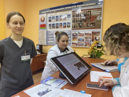 Гродненские медики снова пошли «Пешком на работу». В центральной городской поликлинике дан старт уже восьмому сезону популярного проекта