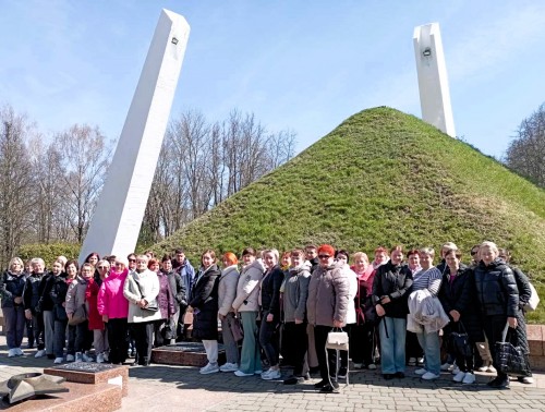 Ритуал памяти у Кургана Бессмертия занял центральное место в путешествии ошмянских медиков по Лидчине