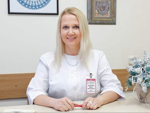 ЛЮБИТ НАУКУ ДО ЛУНЫ И ОБРАТНО. ВРАЧ-АКУШЕР-ГИНЕКОЛОГ ЮЛИЯ КУХАРЧИК ПРИМЕРИЛА ПРОФЕССИЮ КОСМОНАВТА