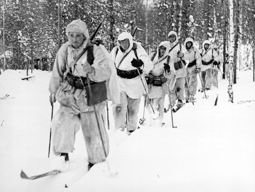 За годы войны спортивные общества профсоюзов подготовили для Красной Армии более 2 миллионов квалифицированных лыжников 