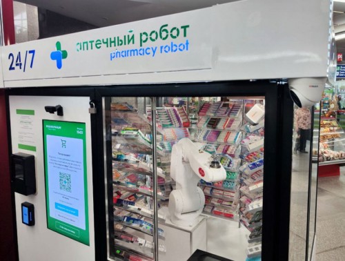 РОБОТ НАЧАЛ ПРОДАВАТЬ ЛЕКАРСТВА НА ЖЕЛЕЗНОДОРОЖНОМ ВОКЗАЛЕ В МИНСКЕ