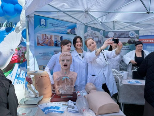 На маевке в Гродно развернулся целый медицинский городок