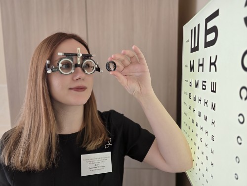 В фокусе профсоюзного фотоконкурса – Вероника Делес, молодой офтальмолог из Дятловской центральной районной больницы