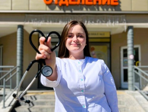 В нашей новой рубрике «Молодо – не зелено» мы открываем для вас мир молодых, талантливых медиков, чьи сердца горят желанием помогать и спасать