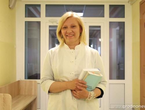 45-ЛЕТНЯЯ СТУДЕНТКА ГРОДНЕНСКОГО МЕДУНИВЕРСИТЕТА ЕЛЕНА КУРИЛОВА ШТУДИРУЕТ ХИРУРГИЮ