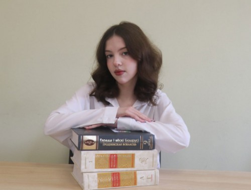 400 БАЛЛОВ ИЗ 400. КАК ДОСТИЧЬ ТАКОГО РЕЗУЛЬТАТА, СПРОСИЛИ У РЕКОРДСМЕНОК ВСТУПИТЕЛЬНОЙ КАМПАНИИ-2025