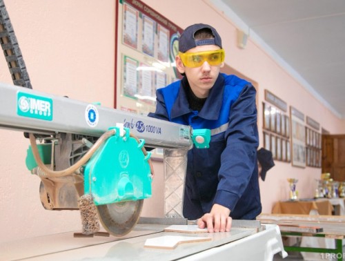 ПРОФСОЮЗ ПОМОГ МОЛОДОМУ СПЕЦИАЛИСТУ ПЕРЕРАСПРЕДЕЛИТЬСЯ НА ДРУГОЕ РАБОЧЕЕ МЕСТО