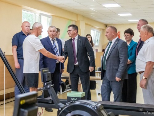 В НОВЫЙ СПОРТИВНЫЙ СЕЗОН – С НОВЫМИ ВОЗМОЖНОСТЯМИ. ФПБ ПРЕПОДНЕСЛА БРЕСТСКОЙ СДЮШОР НУЖНЫЙ ПОДАРОК