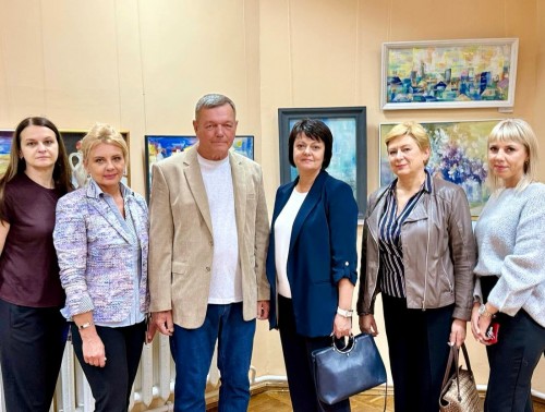 Работник Волковысской ЦРБ Сергей Михальченко впервые представил свои картины в музее