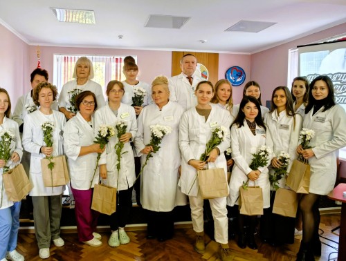 В 1-й поликлинике Гродно ветераны учреждения торжественно посвятили в профессию молодых специалистов