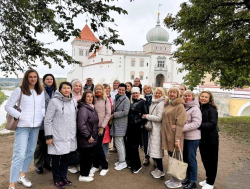 Работники центральной поликлиники Гродно начали свою экскурсию по родному городу с подъема на старинную пожарную каланчу