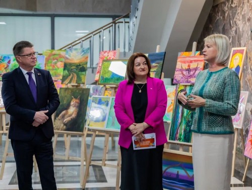 В ШТАБ-КВАРТИРЕ ФПБ ТОРЖЕСТВЕННО ОТКРЫЛАСЬ ВЫСТАВКА-ПРОДАЖА КАРТИН ХУДОЖНИКОВ С ОГРАНИЧЕННЫМИ ВОЗМОЖНОСТЯМИ