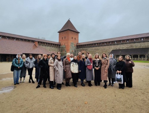 Молодые медики, недавно начавшие работу в Лидской ЦРБ, побывали в Лидском замке 